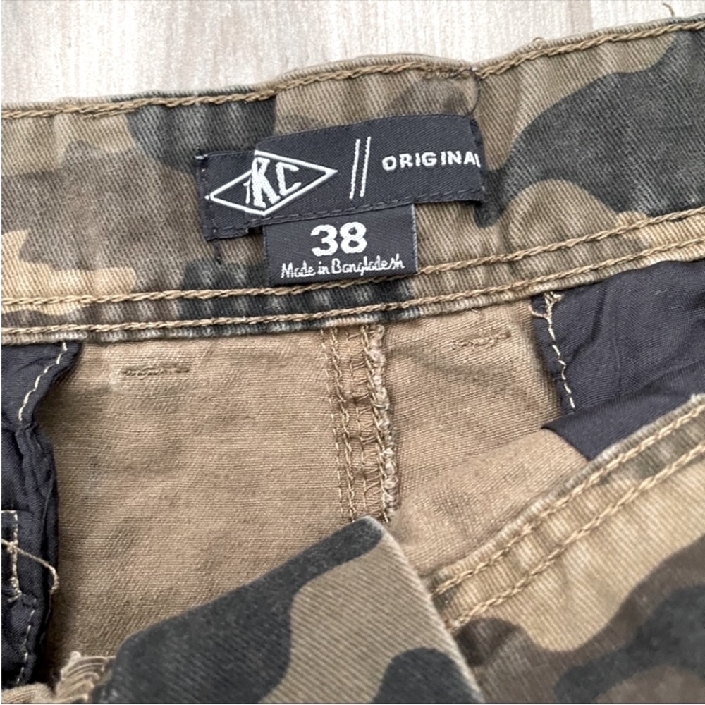 Black and Green Cargo Shorts with Relaxed Fit - Picture 9 of 10